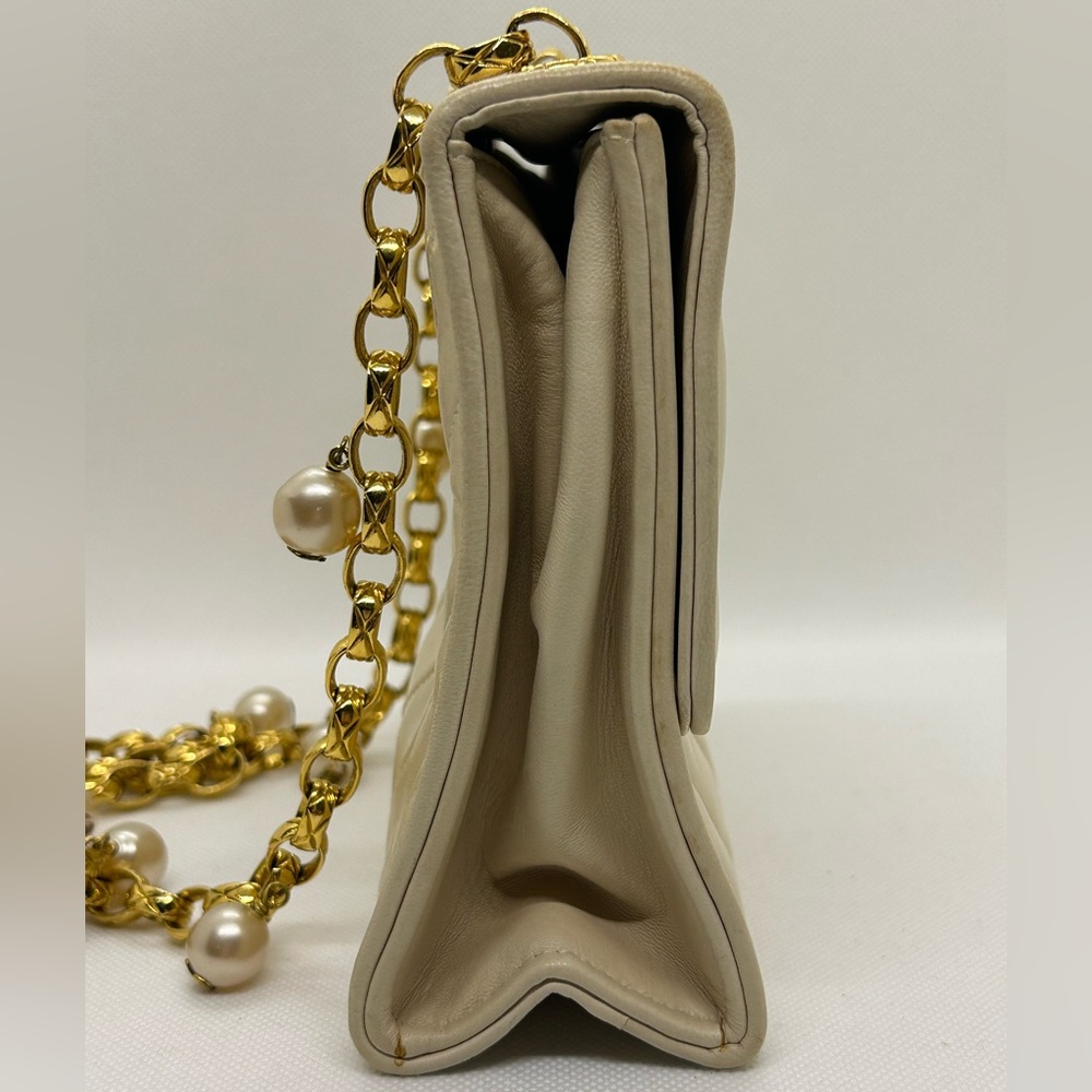 CHANEL Vintage Diamond Quilted Lambskin Pearl Gold Chain Shoulder Bag Small - Picture 5 of 16